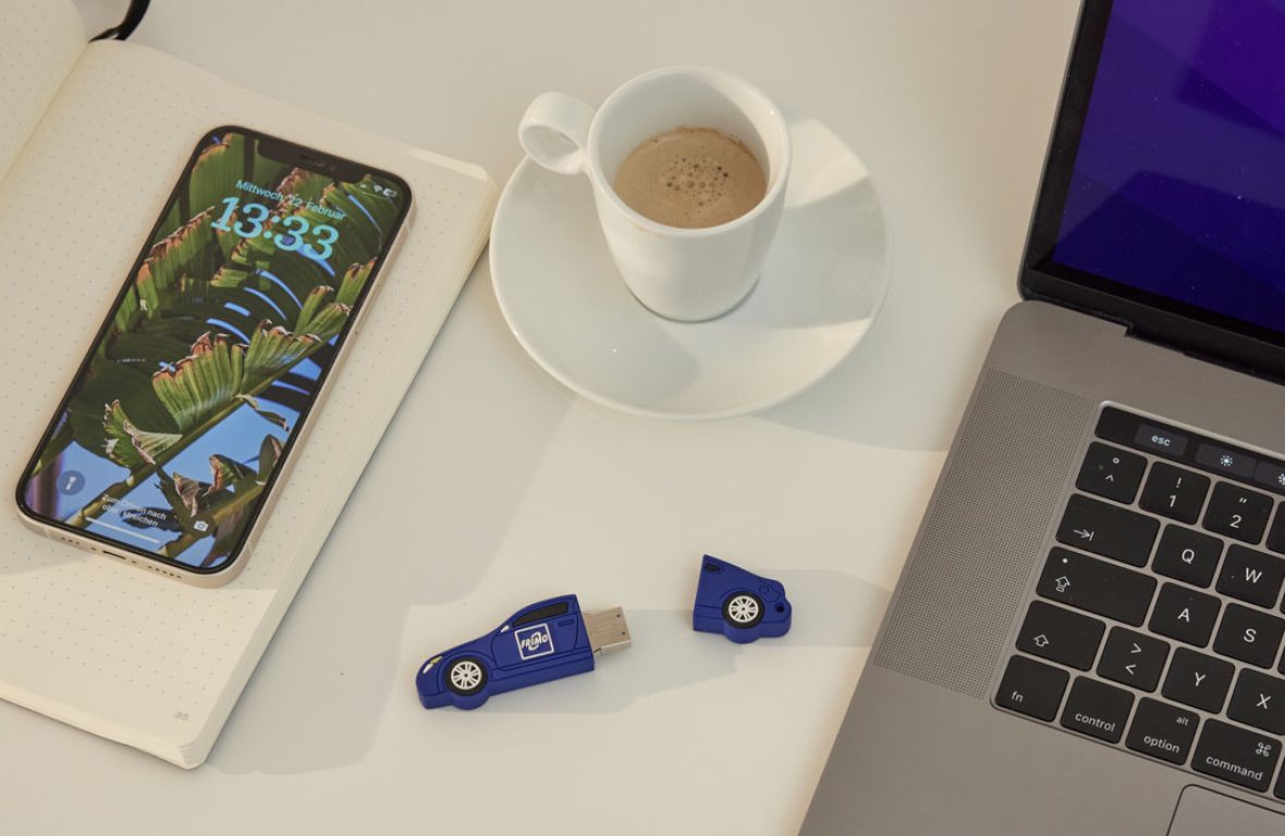 Werbemittel Klassiker USB-Stick blau Auto, Frimo