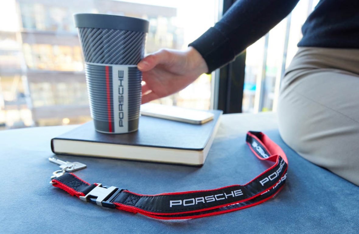 Werbemittel Klassiker zweiteiliger Schlüsselband Lanyard schwarz-rot, Porsche