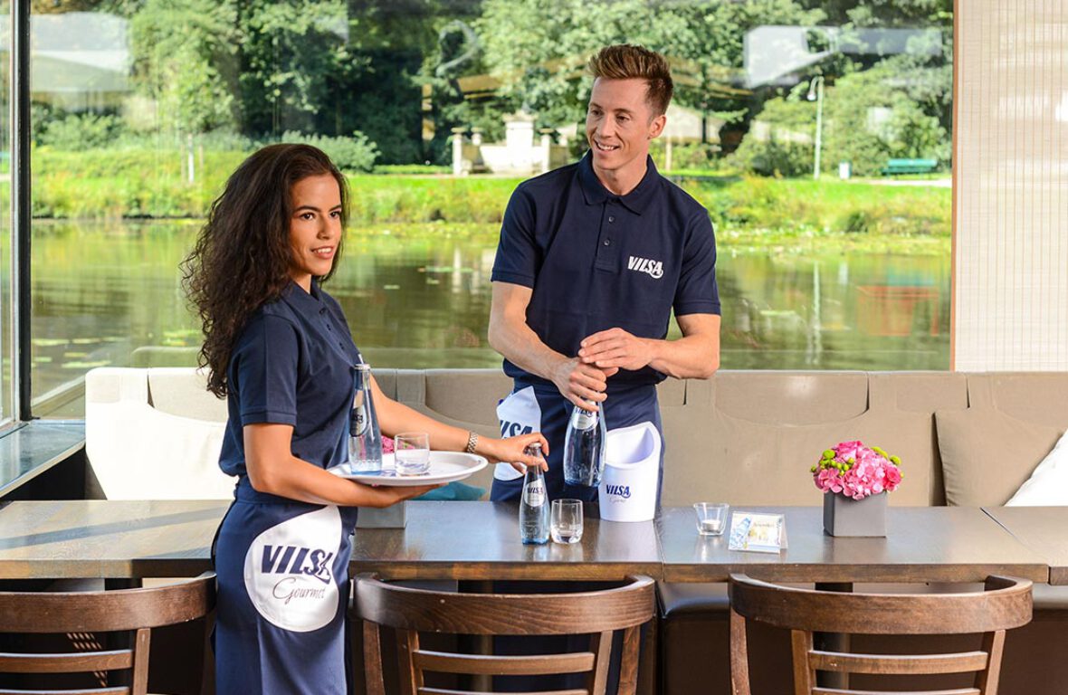 Werbemittel, individuelle Textilien wie Schürzen/Poloshirts, Flaschenkühler/Tabletts